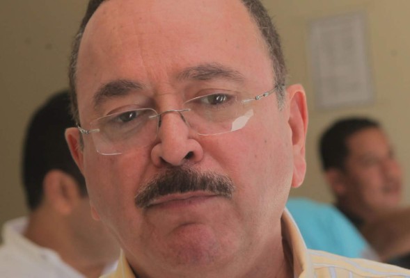 'Hasta con los ojos cerrados apoyoría reelección del Presidente': Fito Irías