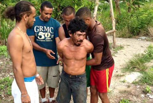 Casi linchan a hombre tras robar un celular en La Ceiba