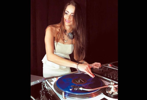 Carolina Zavala, la DJ hondureña que rompe barreras