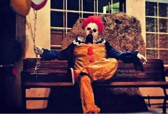 Payasos agresivos siembran el terror en las calles de Francia