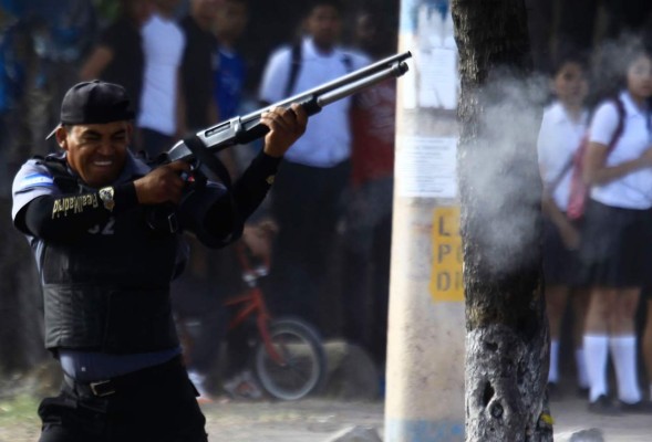 Varios heridos en protestas de estudiantes del Vicente Cáceres