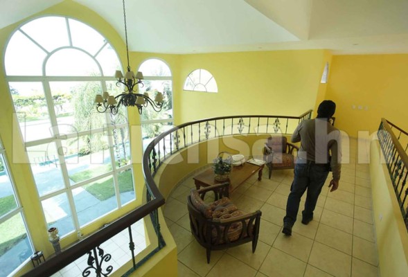 Caso Rosenthal: Aseguran 13 lujosas casas de playa y dos terrenos en Omoa