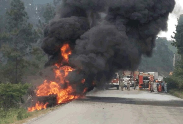 Los bomberos llegaron hasta el lugar para sofocar el siniestro.