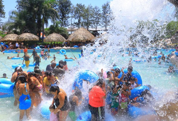 Sampedranos se dan un chapuzón en los parques acuáticos