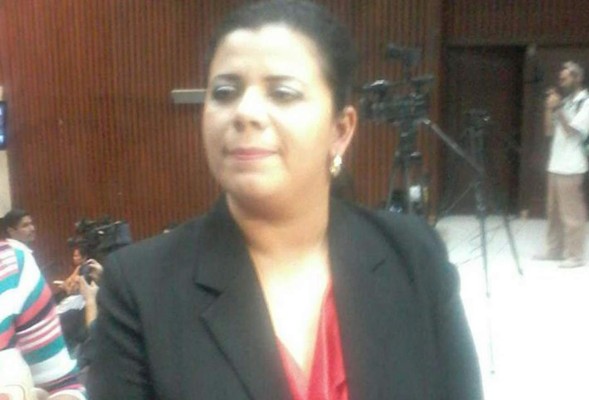 Diputada de Colón renuncia de Libre y se une al PAC