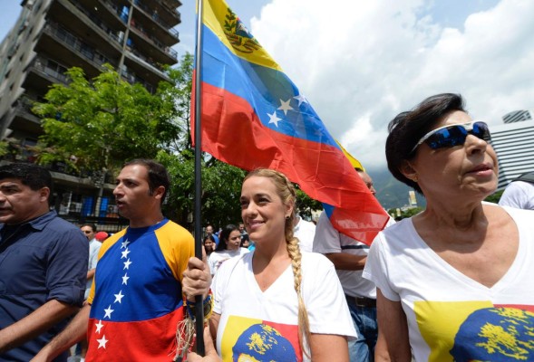 Oposición venezolana muestra su fuerza en las calles
