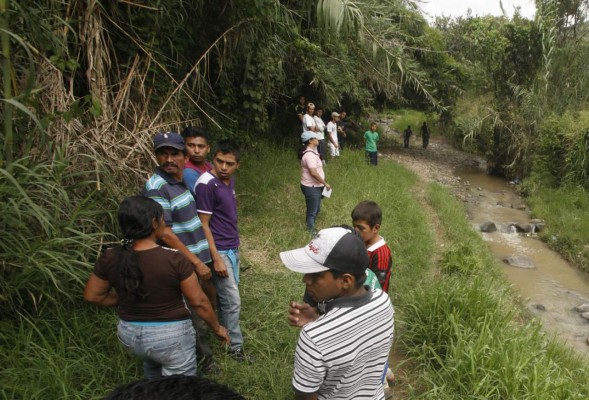 En quebrada hallan muertos a dos menores de edad