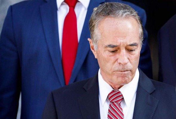 Congresista de EUA se declara culpable por abuso de información