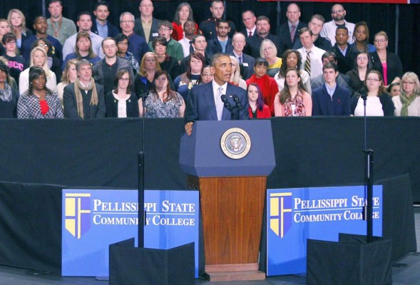Obama pide hacer gratis los primeros dos años de universidad en EUA