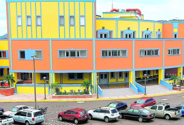 Salud auditará cinco hospitales cada seis meses