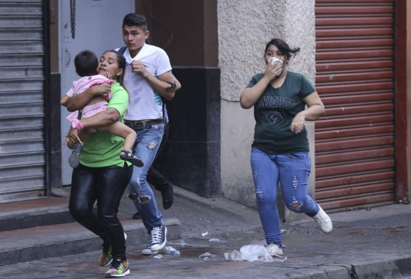Turbas causan terror en la tercera avenida de San Pedro Sula