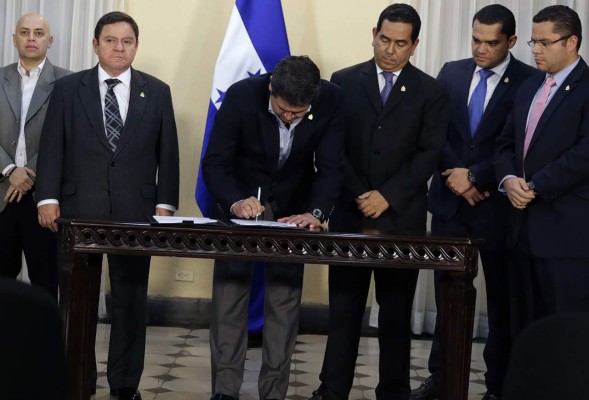 Presidente sanciona reformas que contienen cadena perpetua