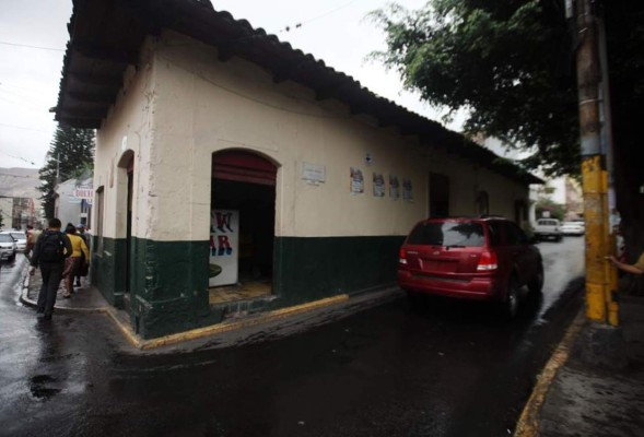 Cantina más popular de Honduras cumple 70 años entre 'calambres' y aguacate