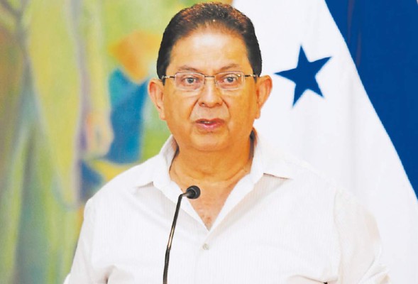 Gobierno anuncia reingeniería en consulados ante quejas de hondureños