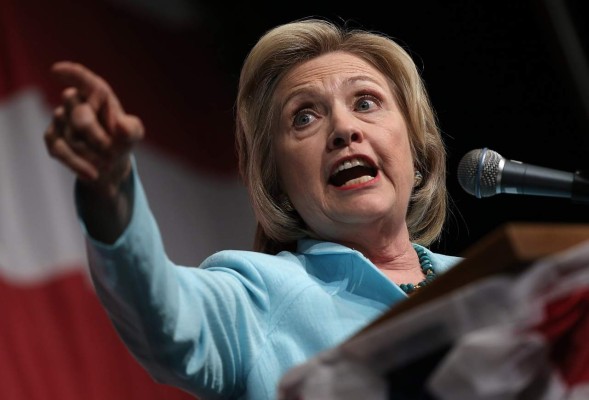 Descubren mensajes con datos secretos en correo de Hillary