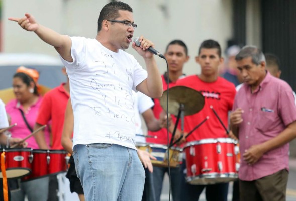 Se divide la Oposición Indignada