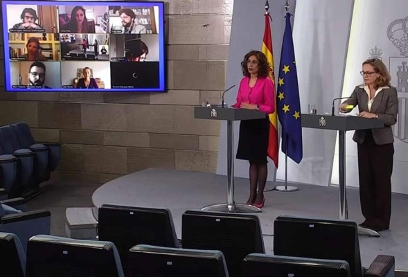 España permite breves salidas de menores de 14 años acompañados de un adulto