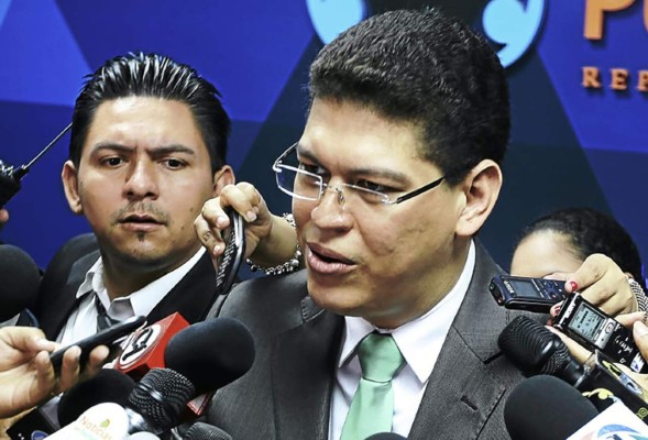 Alerta roja contra acusados por saqueo en el IHSS