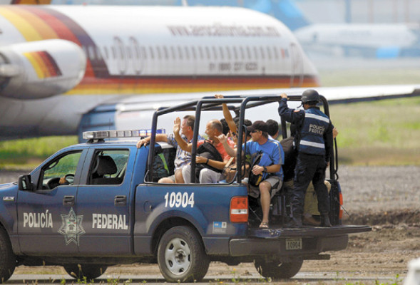 Pastor boliviano secuestró avión con dos latas de jugo