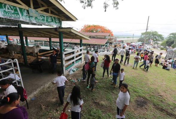 Sampedranos ya viven la feria en el Agas y Expocentro