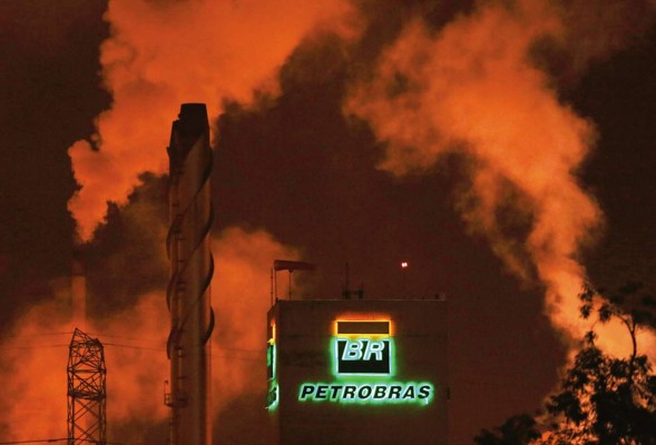 Tras la rebaja crediticia de Petrobras, inquieta la deuda soberana de Brasil