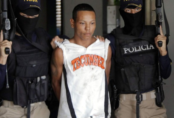 Muere extorsionador al enfrentarse a balazos con policías