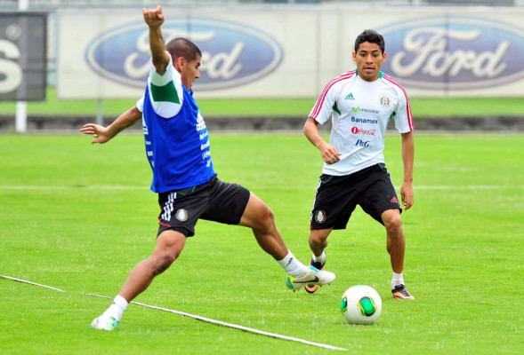 'Chicharito' Hernández, novedad en primer entrenamiento de México