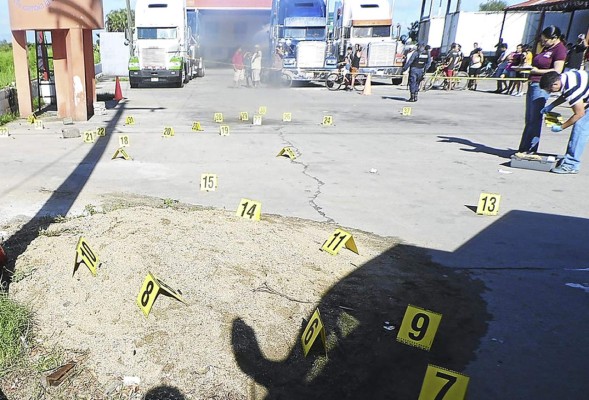 Acribillan a una mujer y un hombre en gasolinera de El Progreso