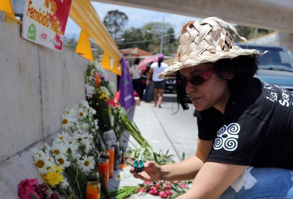 Piden esclarecer los crímenes de mujeres
