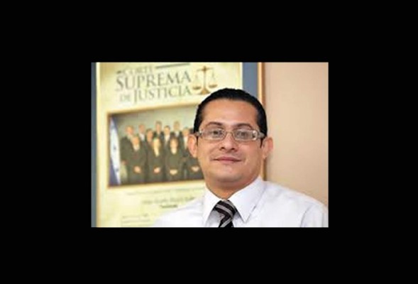 Juez atropella a policía al evadir retén en Tegucigalpa