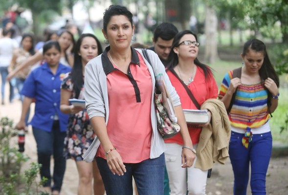 Patricia Escobar sueña con ser licenciada en Microfinanzas. Fotos: Amílcar Izaguirre.