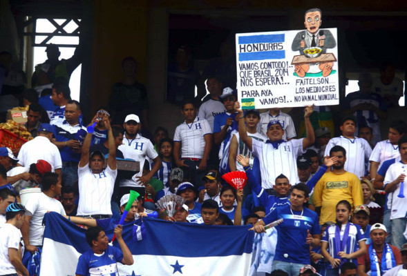 La afición hondureña nunca le falla a la Bicolor