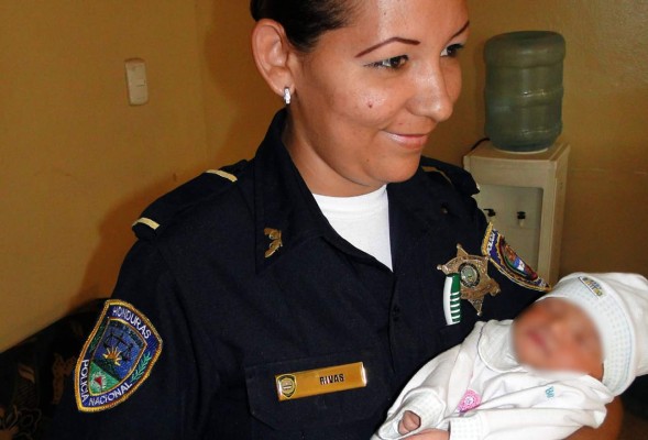 Abandonan a bebé en bolsa plástica en El Progreso