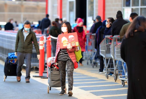 El coronavirus hunde la economía de EEUU y deja más de 130,000 muertos en Europa