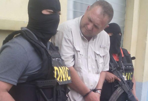 Arrestan a estadounidense acusado de estafa