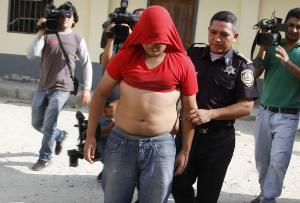 Médico es atacado a puñaladas por un menor en su clínica de Choloma