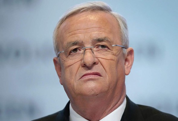 La crisis de Volkswagen deja a su jefe en la cuerda floja