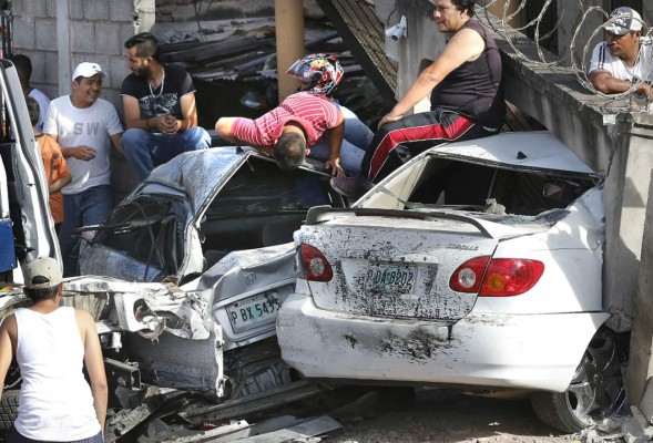 Dos muertos y al menos 15 heridos deja accidente en Tegucigalpa