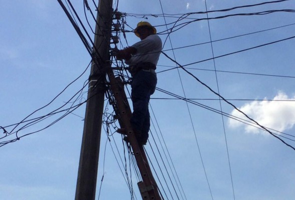En 2 días dejan sin energía a más de 300 morosos