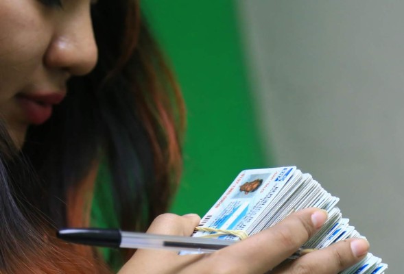Más de 65,000 cédulas están engavetadas en el Registro