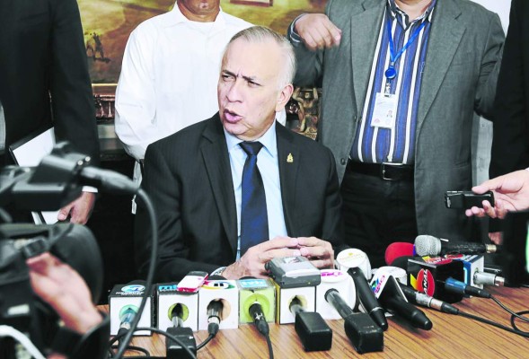 'No quiero entrar en arenas movedizas”: Mauricio Oliva