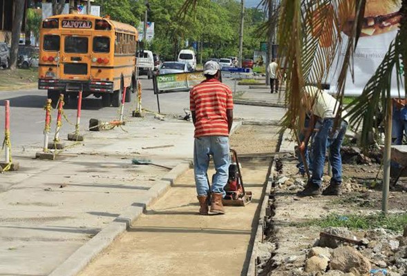 Tercer carril de la Circunvalación retrasado por traslado de alambres