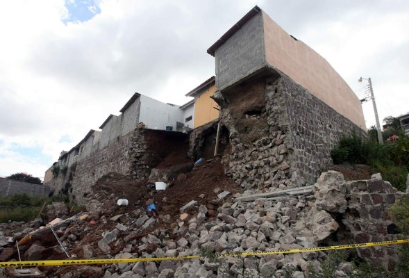 Cede muro de colonia capitalina Cerro Grande