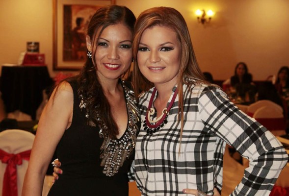 Reunión para brindar por la futura esposa