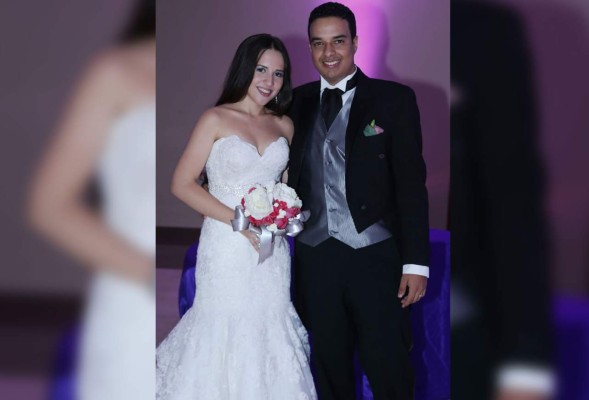 Fiesta y brindis por el nuevo matrimonio