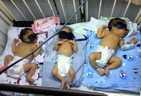 Bebés comparten la cuna en el hospital Mario Rivas