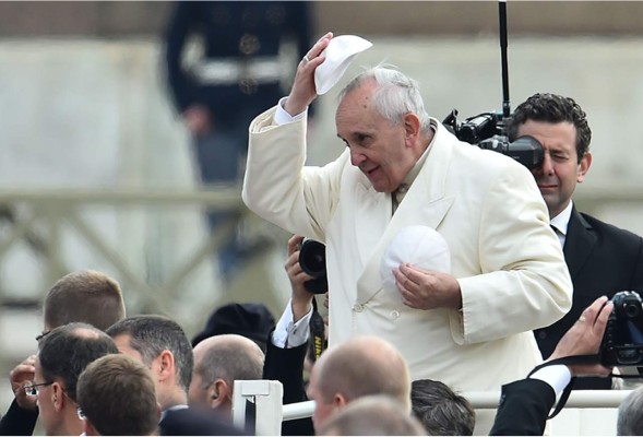 El Papa Francisco ora por los 43 estudiantes desaparecidos en México