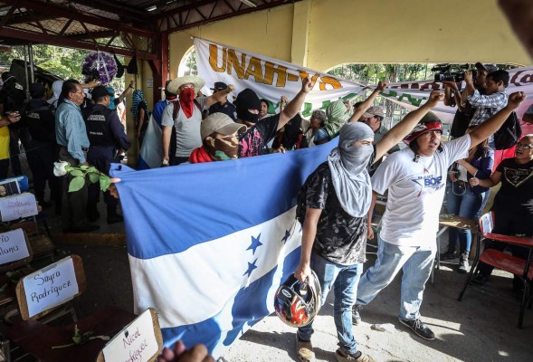 Estudiantes de Odontología con clases teóricas no perderán el período