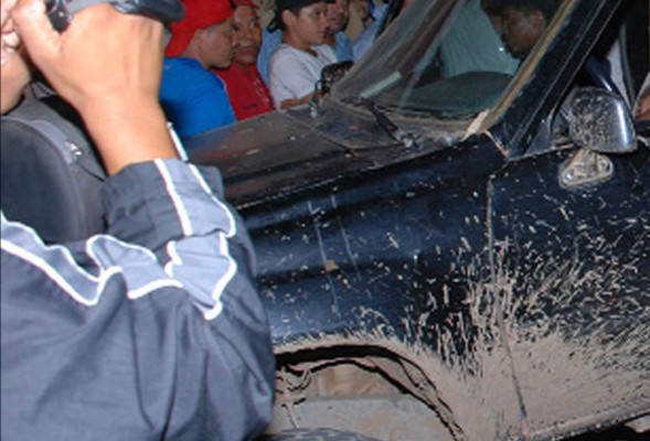 En su carro acribillan a pareja de esposos en el centro de Catacamas