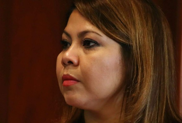Renuncia Fanny Letona, directora de Concesiones